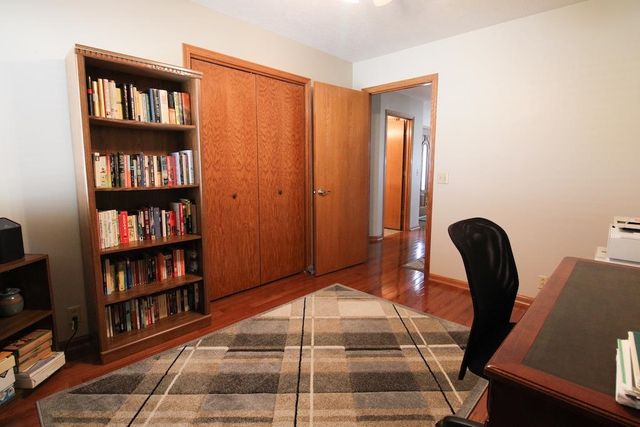 320 Seitz Dr, Salina, KS 67401