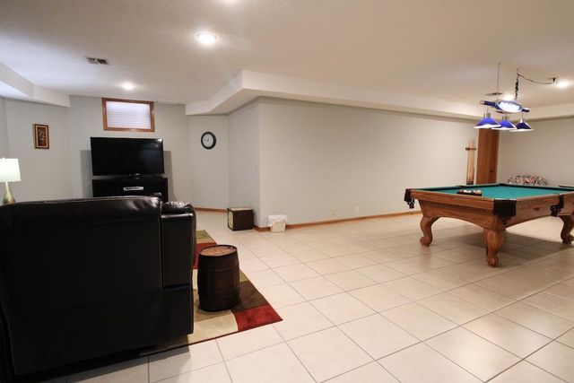 320 Seitz Dr, Salina, KS 67401