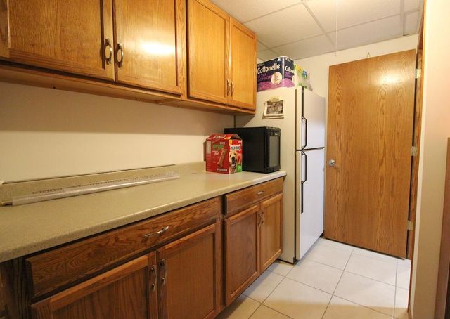 320 Seitz Dr, Salina, KS 67401