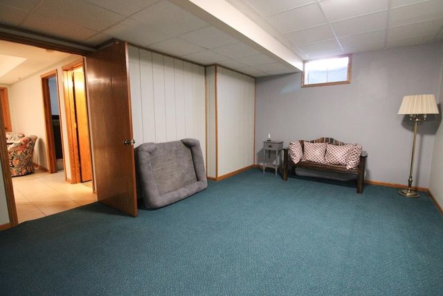 320 Seitz Dr, Salina, KS 67401