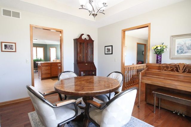 320 Seitz Dr, Salina, KS 67401