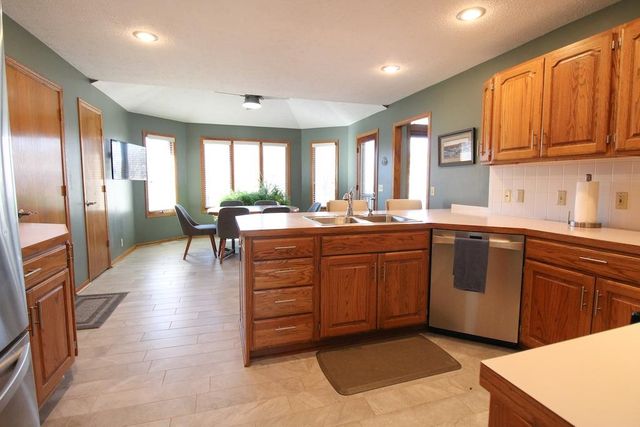 320 Seitz Dr, Salina, KS 67401