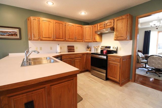 320 Seitz Dr, Salina, KS 67401