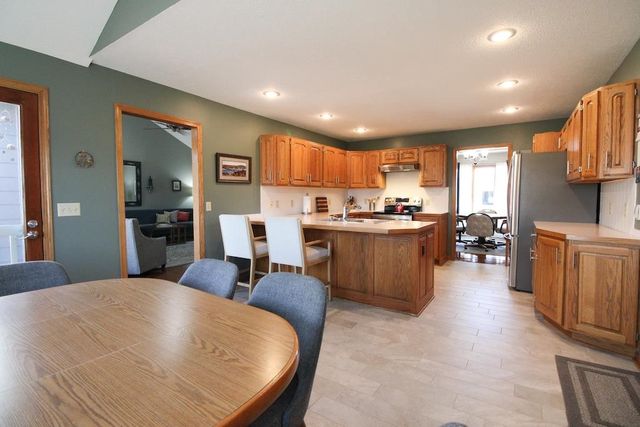 320 Seitz Dr, Salina, KS 67401