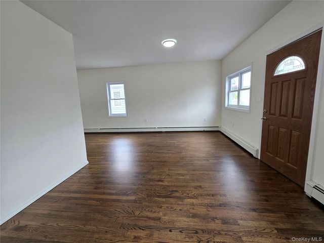 20 W 10th Road, Broad Channel, NY 11693
