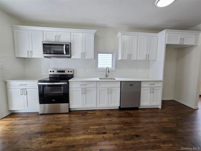 20 W 10th Road, Broad Channel, NY 11693