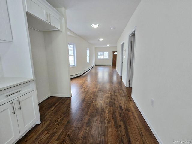 20 W 10th Road, Broad Channel, NY 11693