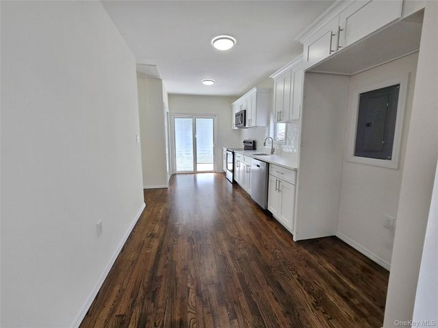 20 W 10th Road, Broad Channel, NY 11693