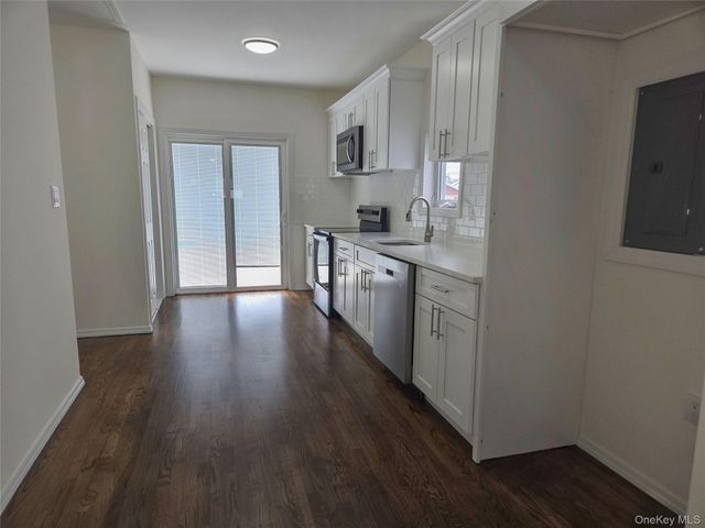 20 W 10th Road, Broad Channel, NY 11693