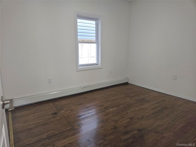 20 W 10th Road, Broad Channel, NY 11693