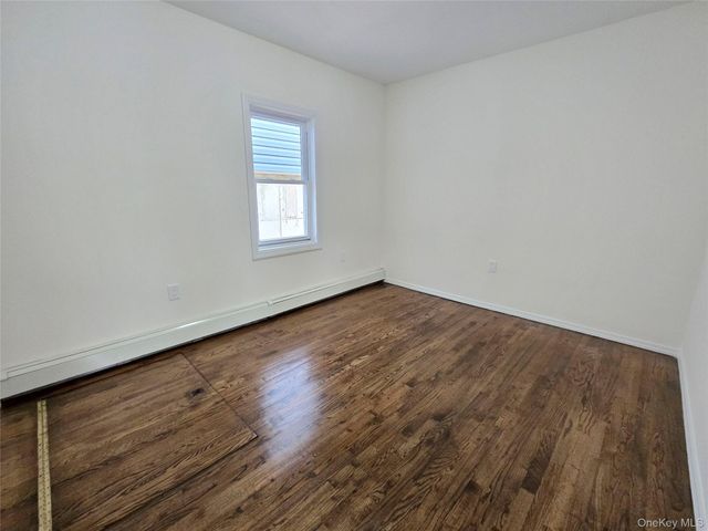 20 W 10th Road, Broad Channel, NY 11693