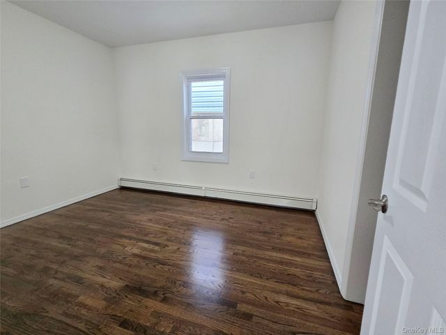 20 W 10th Road, Broad Channel, NY 11693