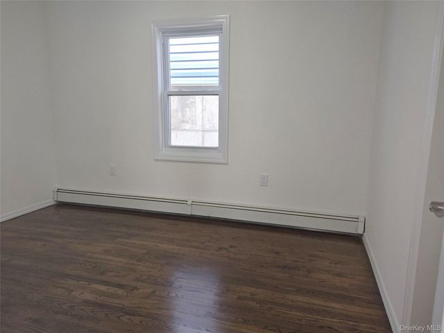 20 W 10th Road, Broad Channel, NY 11693