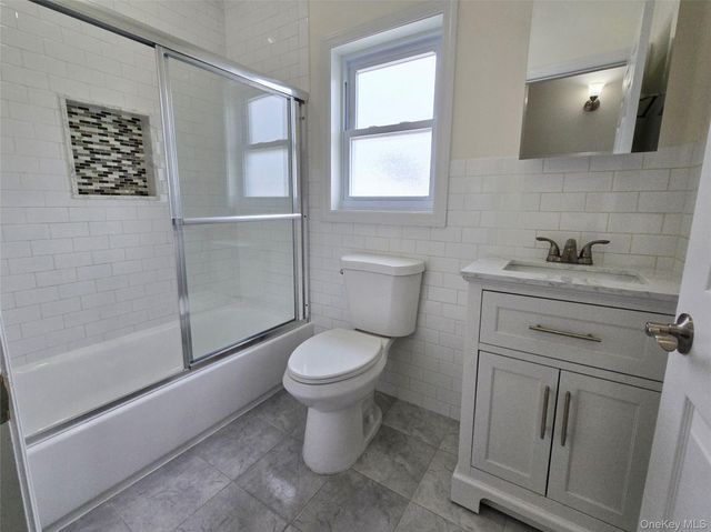 20 W 10th Road, Broad Channel, NY 11693
