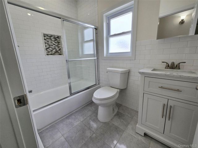 20 W 10th Road, Broad Channel, NY 11693