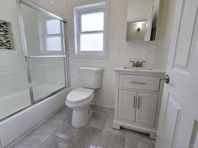 20 W 10th Road, Broad Channel, NY 11693