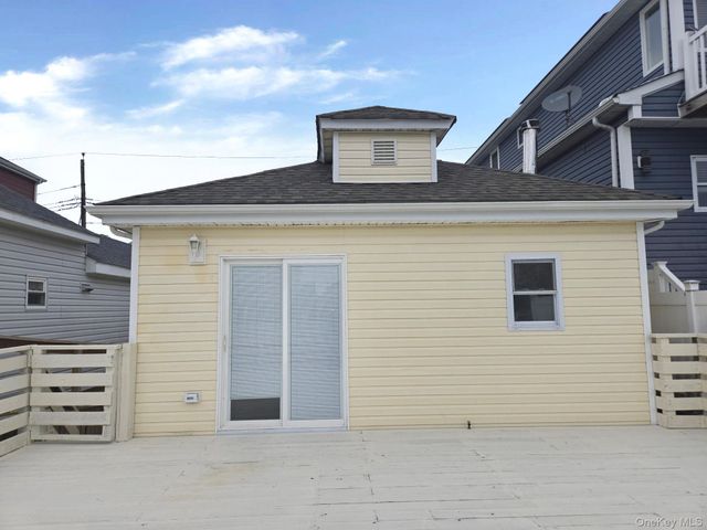 20 W 10th Road, Broad Channel, NY 11693