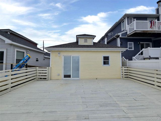 20 W 10th Road, Broad Channel, NY 11693