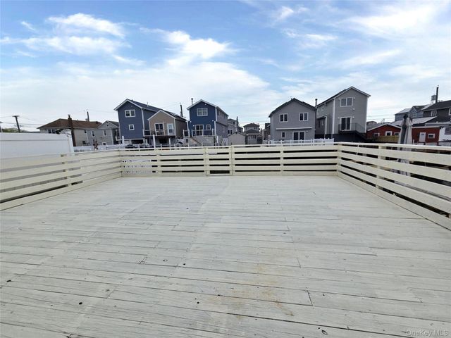 20 W 10th Road, Broad Channel, NY 11693