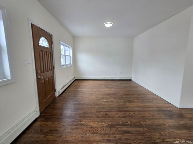 20 W 10th Road, Broad Channel, NY 11693