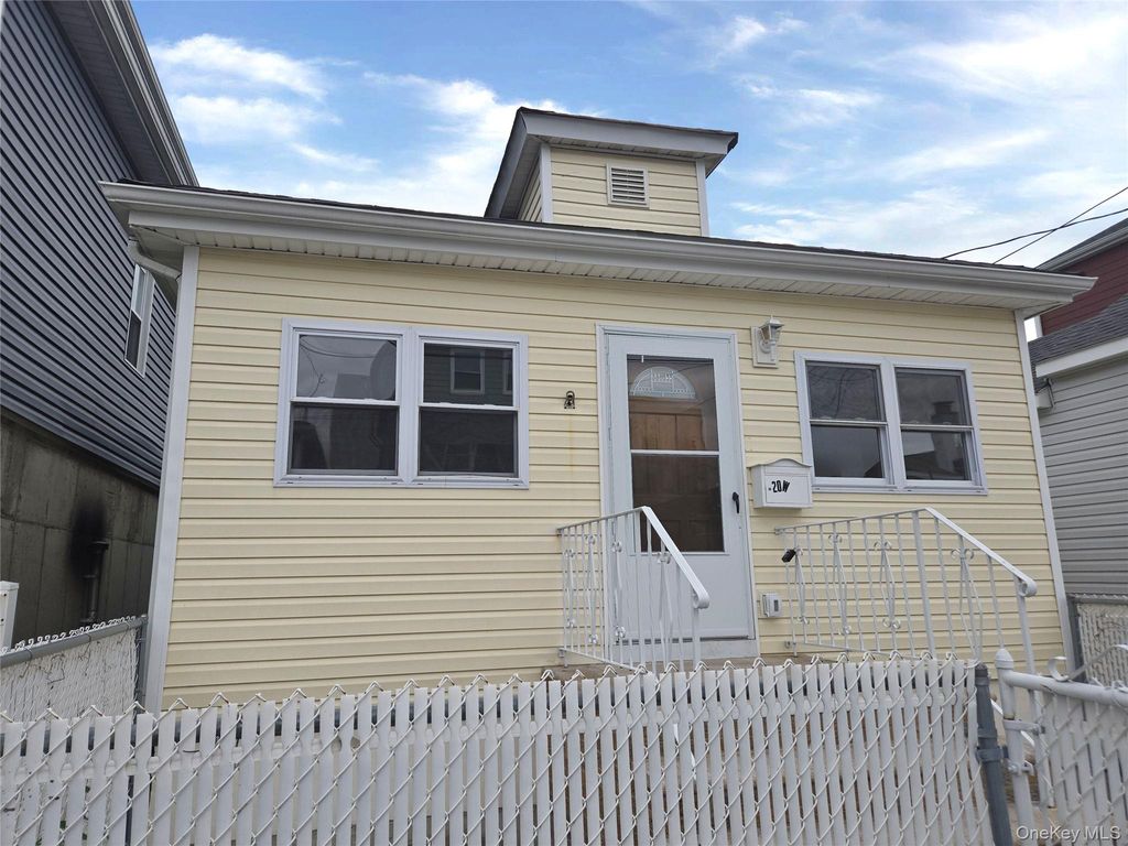 20 W 10th Road, Broad Channel, NY 11693