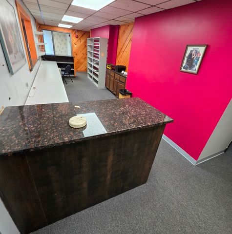 10540 W Cermak Road, Westchester, IL 60154