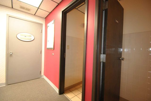 10540 W Cermak Road, Westchester, IL 60154