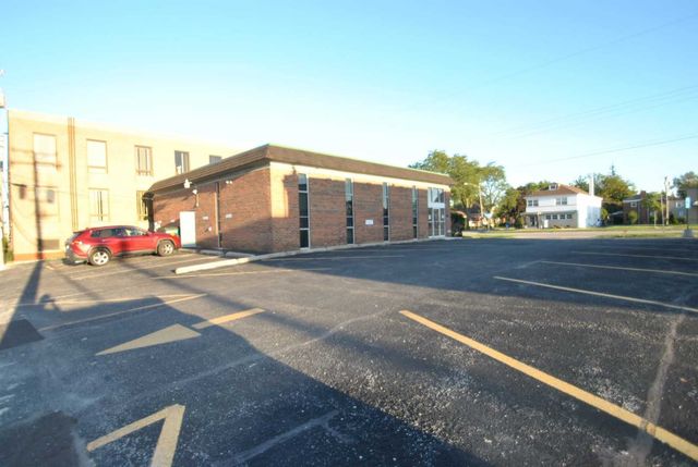 10540 W Cermak Road, Westchester, IL 60154