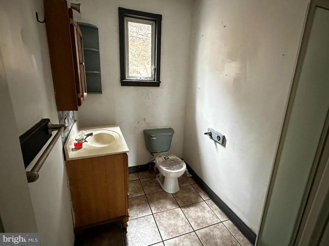 415 PEACOCK ST, Pottsville, PA 17901