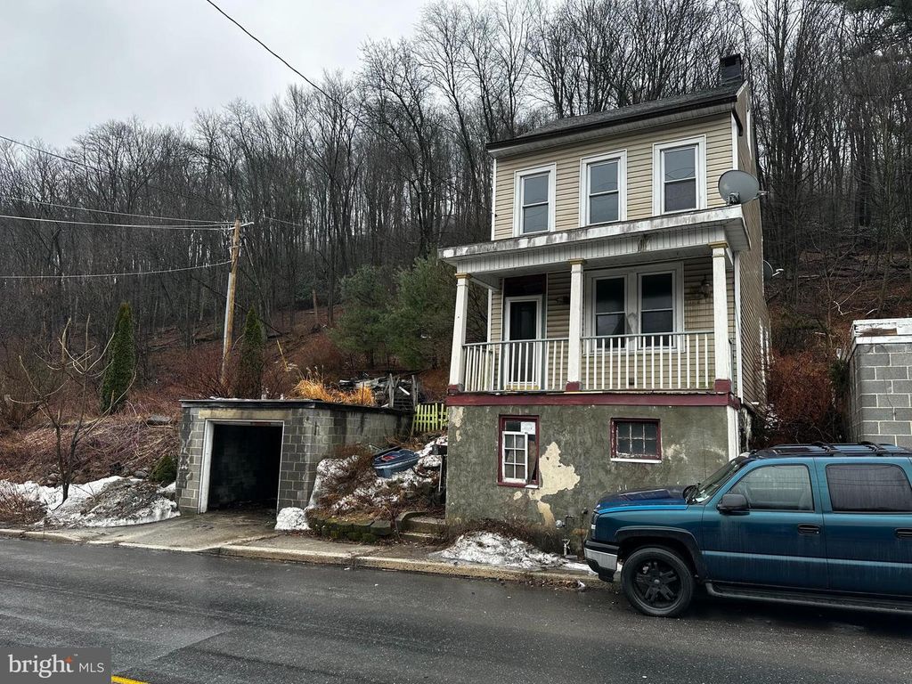 415 PEACOCK ST, Pottsville, PA 17901