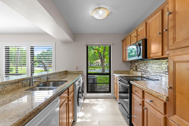 200 Brackenwood Terrace, Palm Beach Gardens, FL 33418