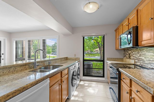 200 Brackenwood Terrace, Palm Beach Gardens, FL 33418