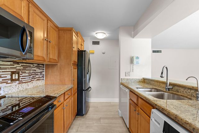 200 Brackenwood Terrace, Palm Beach Gardens, FL 33418