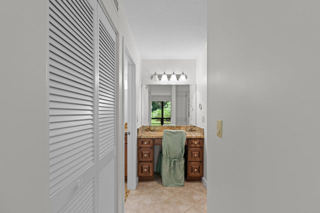 200 Brackenwood Terrace, Palm Beach Gardens, FL 33418