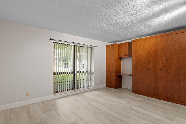200 Brackenwood Terrace, Palm Beach Gardens, FL 33418