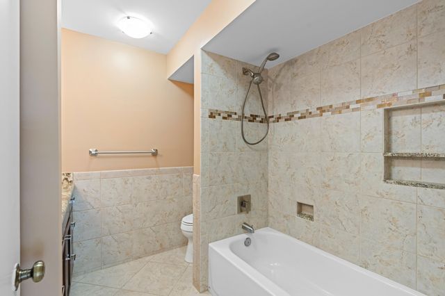 200 Brackenwood Terrace, Palm Beach Gardens, FL 33418