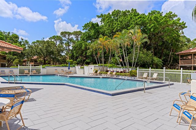 200 Brackenwood Terrace, Palm Beach Gardens, FL 33418