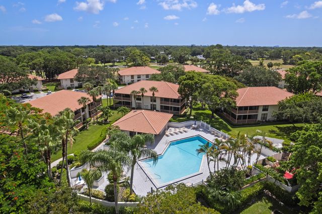 200 Brackenwood Terrace, Palm Beach Gardens, FL 33418