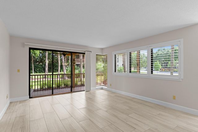 200 Brackenwood Terrace, Palm Beach Gardens, FL 33418