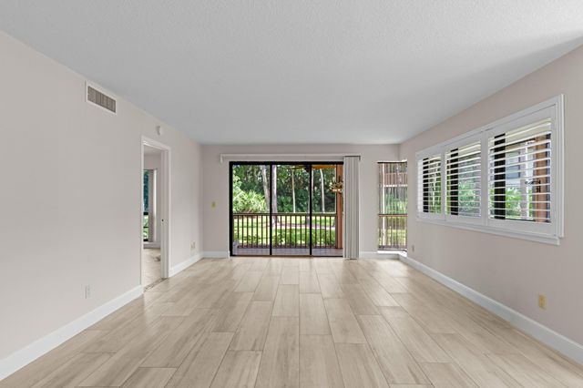 200 Brackenwood Terrace, Palm Beach Gardens, FL 33418
