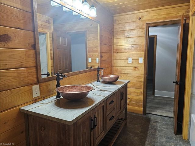 301 Crouse Mountain Lane, Lexington, NC 27292