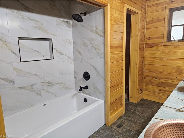 301 Crouse Mountain Lane, Lexington, NC 27292