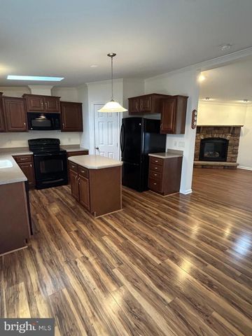 108 RANDOM RD, Douglassville, PA 19518