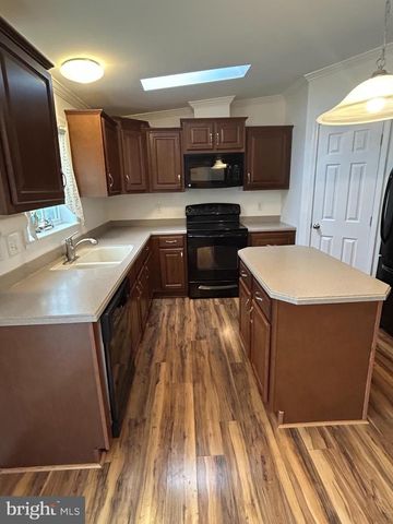 108 RANDOM RD, Douglassville, PA 19518