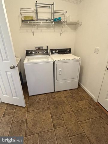 108 RANDOM RD, Douglassville, PA 19518
