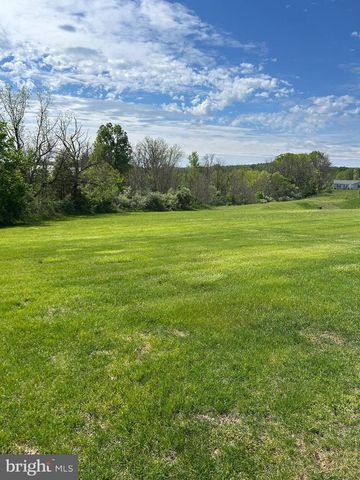 108 RANDOM RD, Douglassville, PA 19518