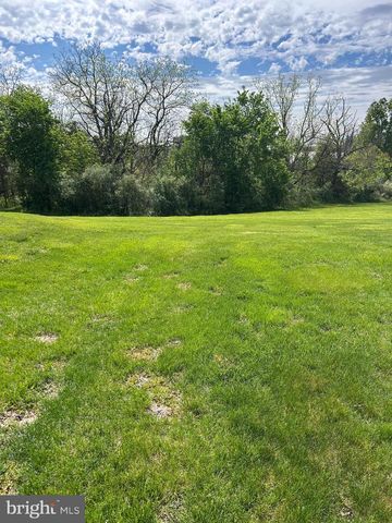 108 RANDOM RD, Douglassville, PA 19518