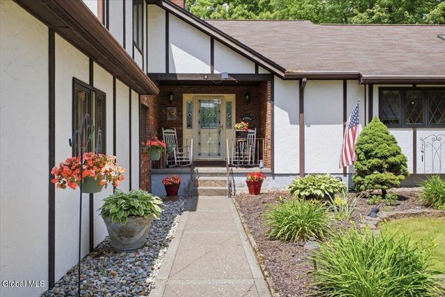 14 Cathedral Court, Clifton Park, NY 12065