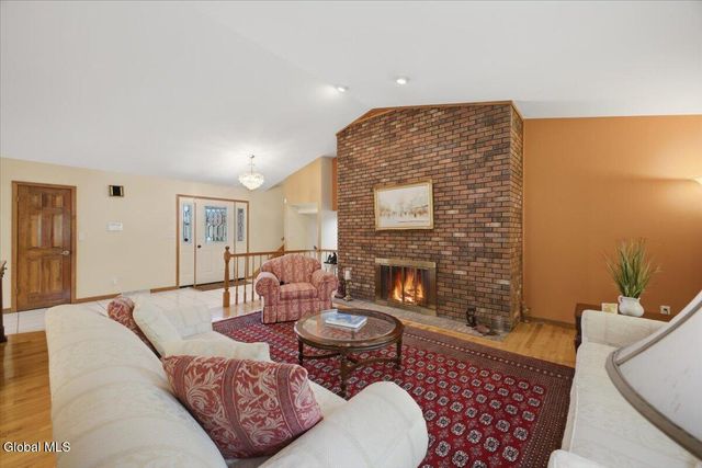 14 Cathedral Court, Clifton Park, NY 12065