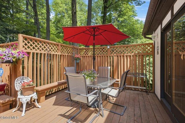 14 Cathedral Court, Clifton Park, NY 12065
